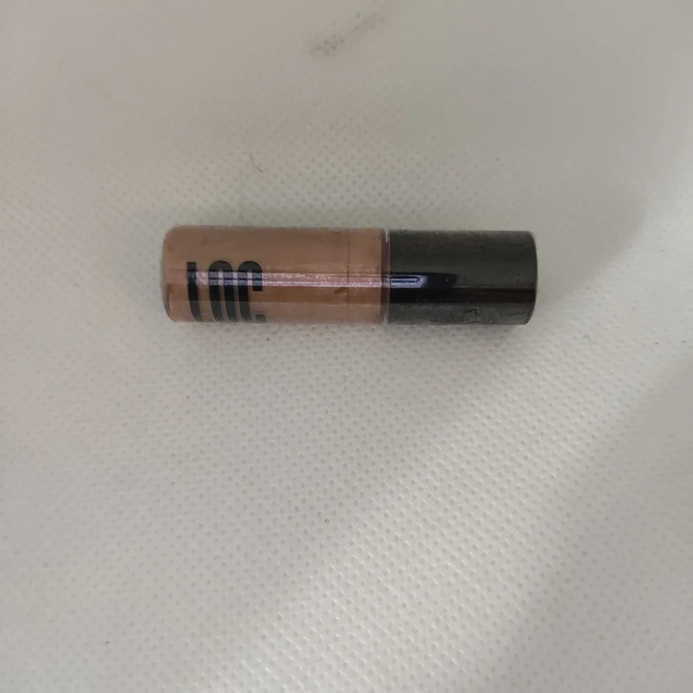 LOC Elegant Beige Luminous Lip Gloss Brand New And Sealed - Picture 1 of 4